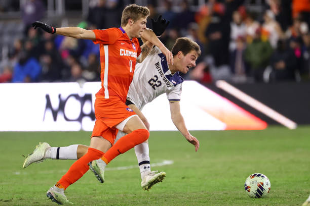 但在諾伊爾 但在諾伊爾